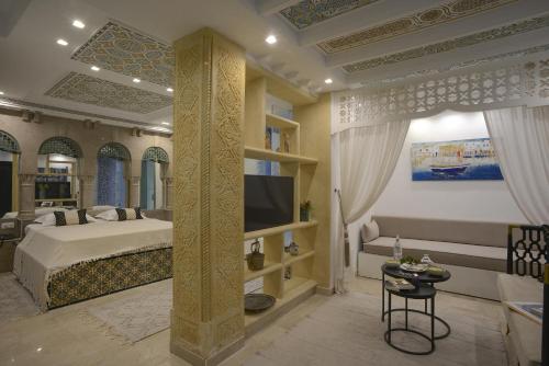 TV a/nebo společenská místnost v ubytování Dar Hammamet Guest House & Hammam