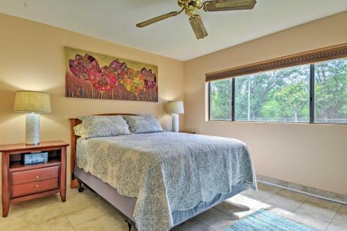 a bedroom with a bed and a window at Kihei Condo Steps to Kalepolepo Beach Park! in Kihei