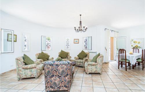 Posedenie v ubytovaní 3 Bedroom Awesome Home In Porto Petro