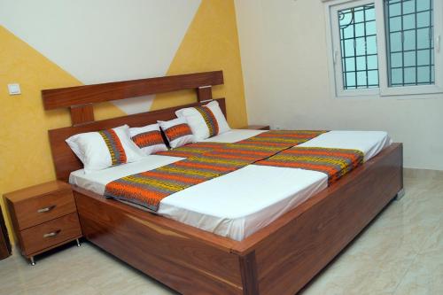 เตียงในห้องที่ Magnifique villa climatisée avec piscine à Warang - Villa Keur Damel et Linguère