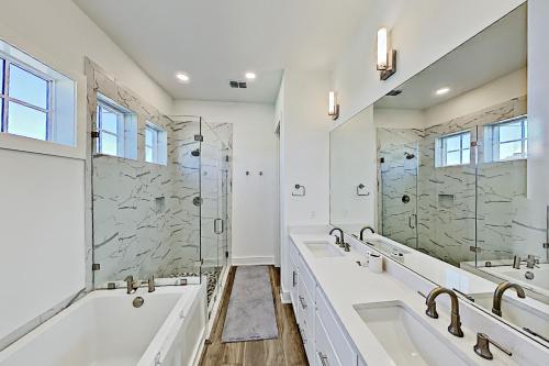 a bathroom with two sinks and a shower at Star Coarl at Palmilla Beach in Port Aransas