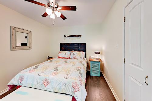 Tempat tidur dalam kamar di South Pearl Sailfish
