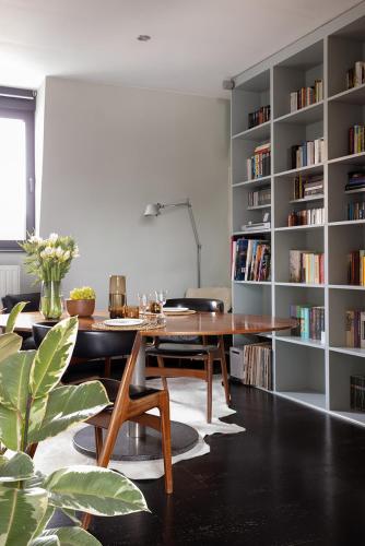 Knihovna v apartmánu