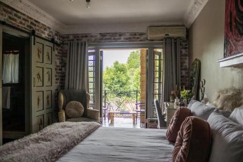 a bedroom with a bed and a sliding glass door at La Casa Nostra Villa Rose Garden Bella in Hillcrest