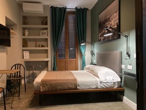 A bed or beds in a room at Hotel Calypso