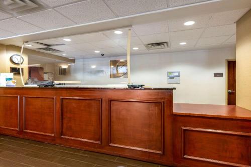 a reception desk in a hospital with a mirror at Comfort Inn & Suites Cambridge in Cambridge
