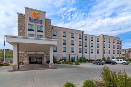 a rendering of a cranberry hotel with a parking lot at Comfort Inn & Suites Mandan - Bismarck in Mandan