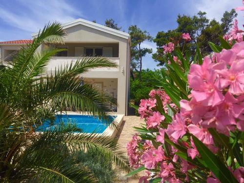 Villa ISLAND VIR with pool