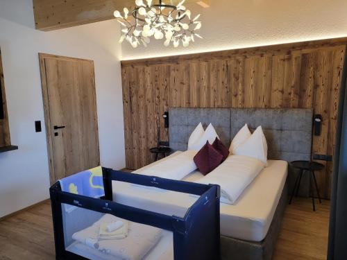 Postel nebo postele na pokoji v ubytování Alpen Quartier