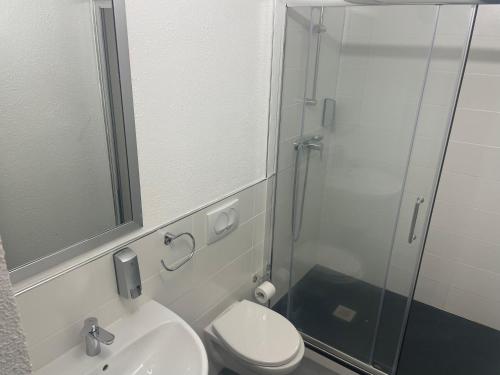 Bagno di KYRIAD DIRECT BRIGNOLES - Provence Verte