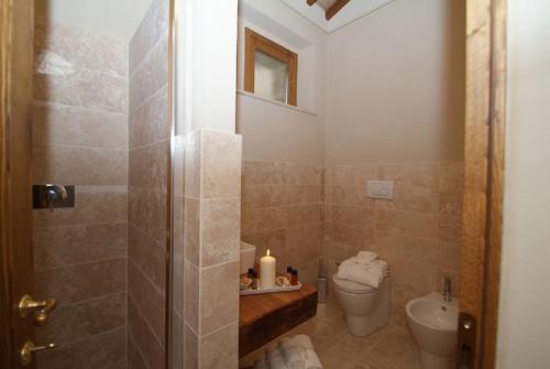 Bilik mandi di Borgo Canalicchio Di Sopra Relais