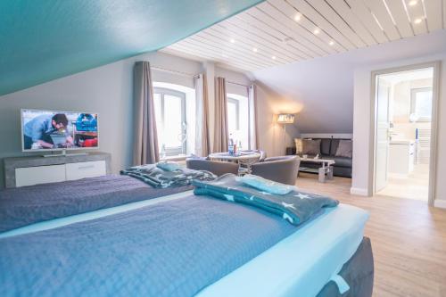 a bedroom with two beds and a living room at Froschkönig in Westerland
