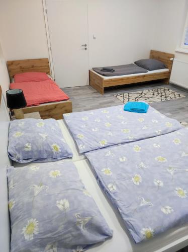 Ένα ή περισσότερα κρεβάτια σε δωμάτιο στο Apartmány HAVLÍČKOVA 423