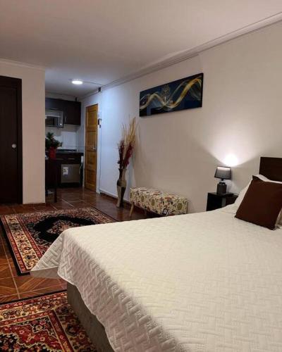 Un pat sau paturi într-o cameră la Depto recién remodelado