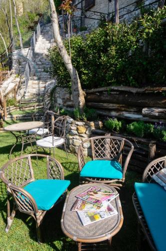 Κήπος έξω από το B&B La Voce del Fiume Dimora storica di Charme