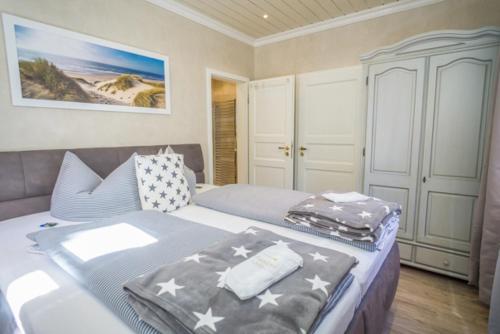 a bedroom with two beds with blankets and pillows at Rotkäppchen in Westerland