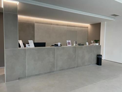a lobby with a reception desk and a counter at Hotel Al Giardino in Treviso