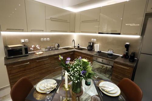 Cucina o angolo cottura di LA Larissa Luxury Apartments Stelve
