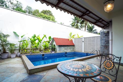 Bazén v ubytování OV Private Pool Villas near Baga, I 4BHK units I Staff nebo v jeho okolí
