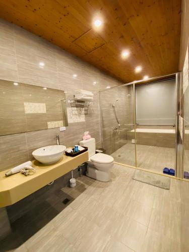 Un baño de 鸚鵡民宿