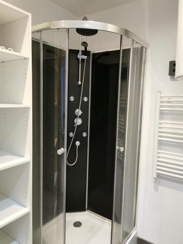 Koupelna v ubytování Studio centre ville de la Bourboule refait neuf octobre 2022