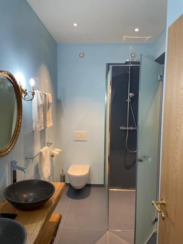 Un baño de Château de Mathod Chambres d'hôtes