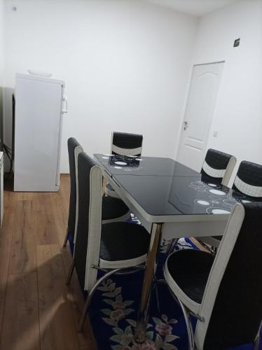 a conference room with a table and chairs at Apartmani Mladenović in Kijevo