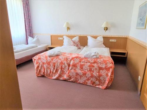 Hotel Am Tränkbachtalにあるベッド