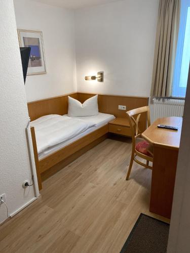 Ένα ή περισσότερα κρεβάτια σε δωμάτιο στο Hotel Rosengarten Tuttlingen