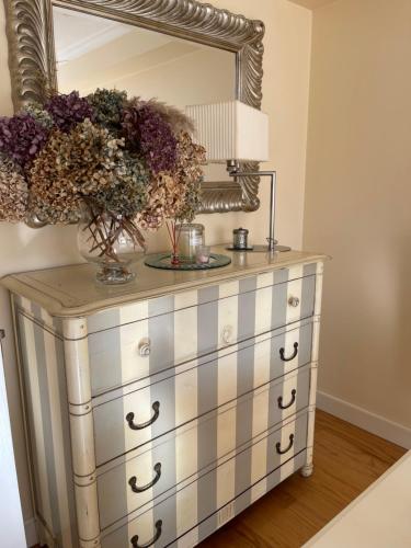 a dresser with a mirror on top of it at A Casa Da Luz in Cambados