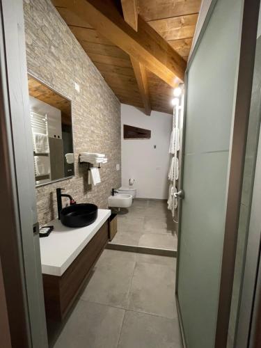 a bathroom with a sink and a toilet at B&B DA NONNA ANACLE in Bastia Umbra