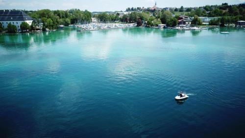 a person in a boat in a large body of water at Pension Knoll in Schörfling