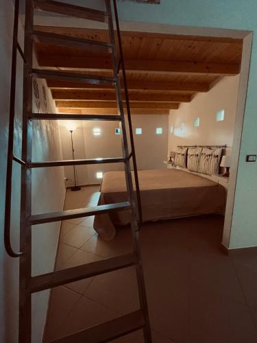a ladder leading to a bedroom with a bed at Casa Vacanze Serra in Porto Palo