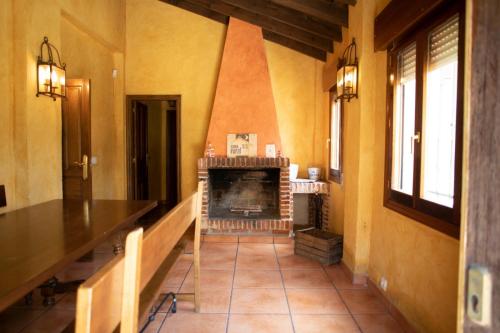 Fotografia z galérie ubytovania Casa Rural La Tina v destinácii Gumiel de Hizán