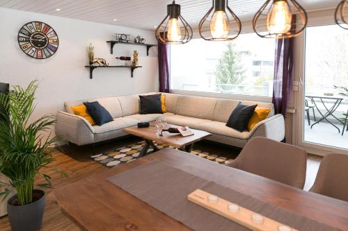 Χώρος καθιστικού στο Spirit Apartments - Balkon - Bergsicht - Parkplatz