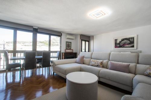 BEACH, CITY CENTER AND ENTERTAINMENT 2