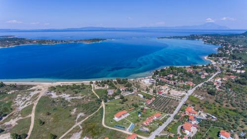 an aerial view of the shore of a lake at Studios Anna in Vourvourou