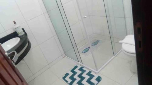 a bathroom with a shower and a toilet at Casa Logan - Condomínio Village, Casa 15 in Maragogi