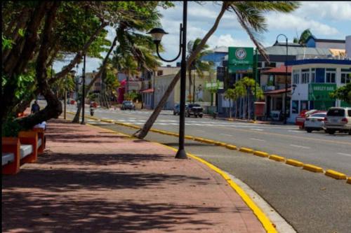 a street with a yellow curb on the side of the road at El más completo, a menos de 5 minutos de la playa, free wifi fuera del alojamiento in San Felipe de Puerto Plata