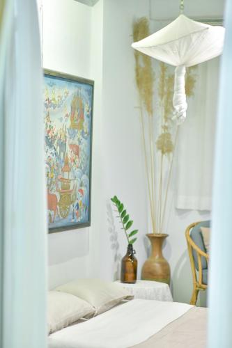 a room with a mirror and a painting on the wall at Silsopa Hostel in Nong Khai