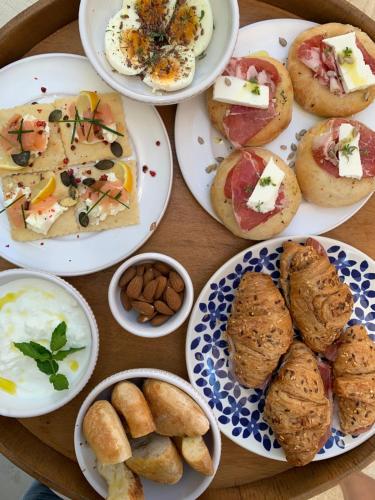a table with plates of food on a table at Senia_rooms_vista in Santa Maria al Bagno