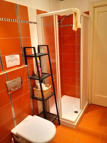 Koupelna v ubytování Appartamento con giardino in totale relax al mare - #EssenzediMareSanremo