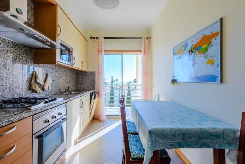 BnB Homes Ocean view Apartment with Lovely Terrace, 2 Swimming pools & Tennis court