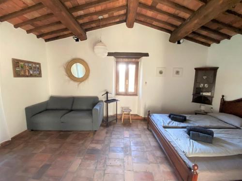 Posezení v ubytování Il Falco - Rustico-Villa mit privatem Pool in Alleinlage