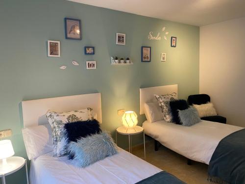two beds in a room with two beds sidx sidx sidx sidx at Amplio ático con terraza en Andorra centro in Escaldes-Engordany
