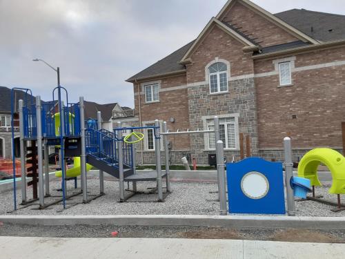 Ο χώρος παιχνιδιού για παιδιά στο Close Property