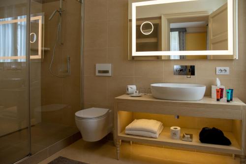 Kylpyhuone majoituspaikassa Villa Palmira Kinderfreies Hotel