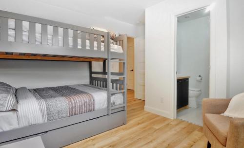 Двуетажно легло или двуетажни легла в стая в 104 Chemin des Ruisselets