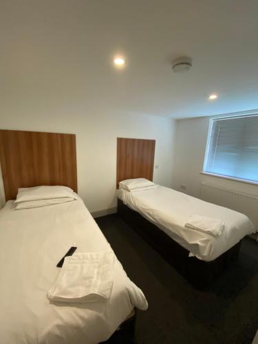 Una cama o camas en una habitación de Contractors Guest House