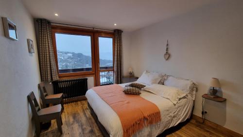 Ένα ή περισσότερα κρεβάτια σε δωμάτιο στο Chalet du Vernay